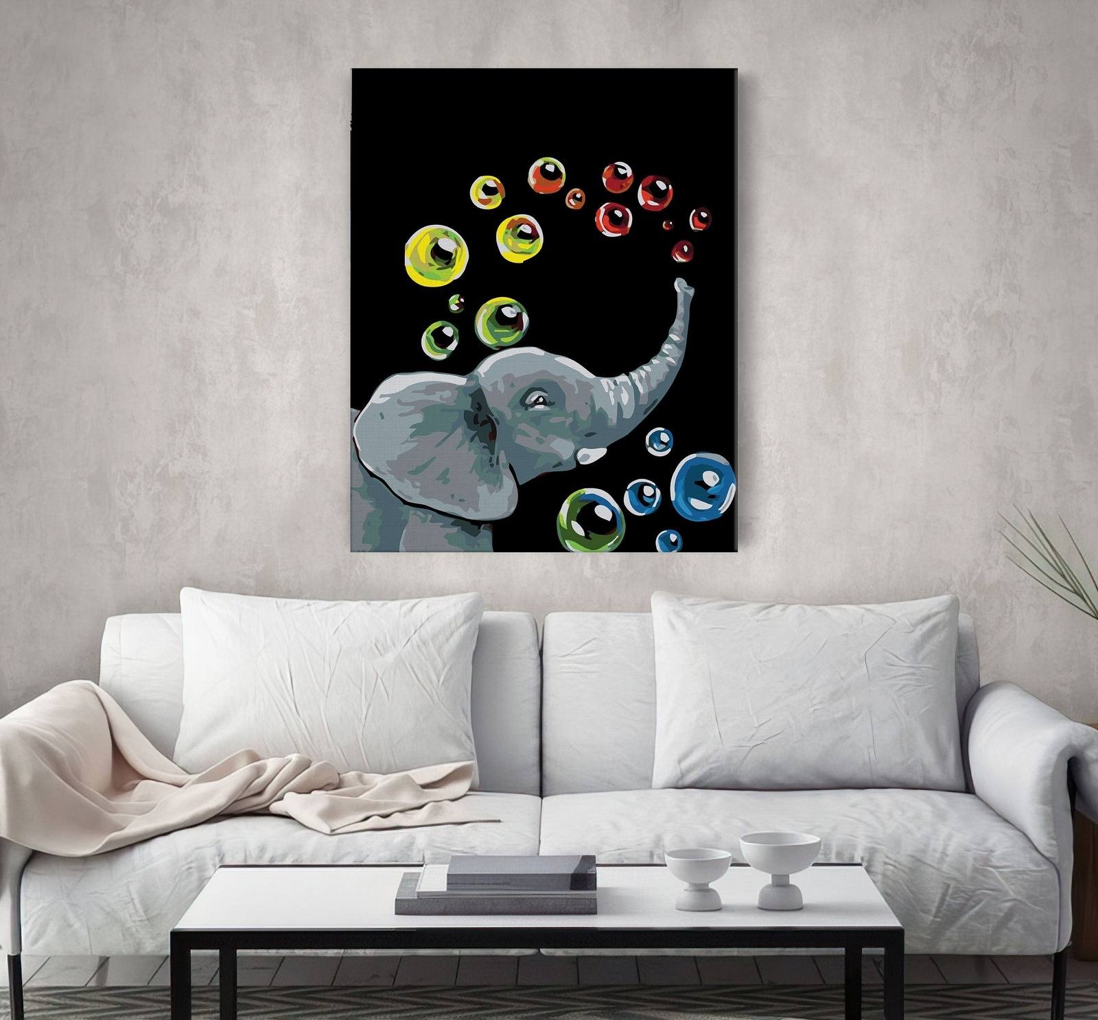 Ein Elefant mit farbigen Seifenblasen